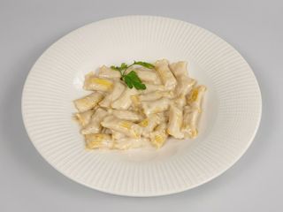 Macarrones Rellenos De Rulo De Cabra Con Beicon Y Nueces