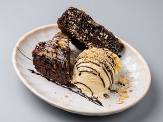 Brownie casero con helado