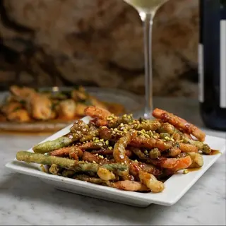 Crujiente tempura de verduras con miel de caña.
