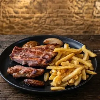 Secreto de cerdo con confitura de manzana.