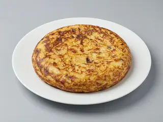 Tortilla  de patatas  con cebolla 