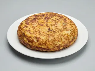 Tortilla  de patatas  con cebolla 