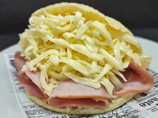 Arepa De Jamón Y Queso