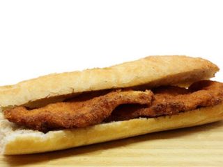 BOCADILLO DE POLLO REBOSADO