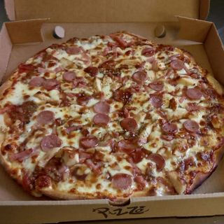 Pizza Mediana Con 2 Bebidas Y 2 Helados