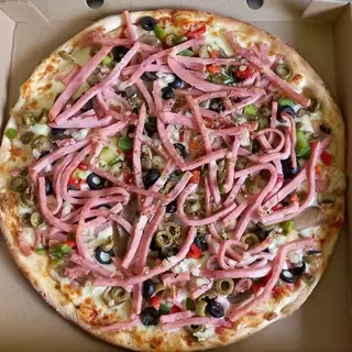Pizza Mediana Con 6 Alitas Y 2 Bebidas