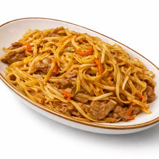 23. Tallarines Fritos Con Ternera