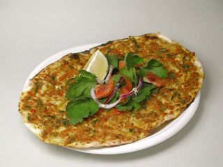 Lahmacun (pizza turco)con carne de Kebap 