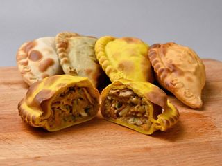 Empanada Vegetal y Hummus (1 Ud.)