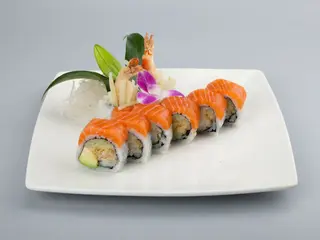 Uramaki salmón Dragón roll (8Pzs)