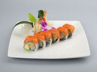Uramaki salmón Dragón roll (8Pzs)