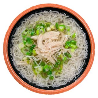16. Sopa De Pollo Con Fideos
