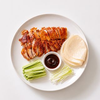 103. 1/2 Pato Pekín con tortitas y salsa
