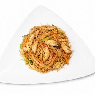 112. Fideos De Arroz Con Pollo