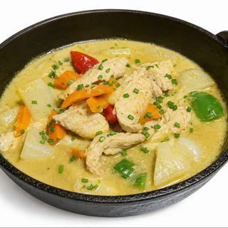 150. Pollo a la tailandesa con coco y curry verde