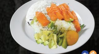 Arroz Con Salmón Con Salsa