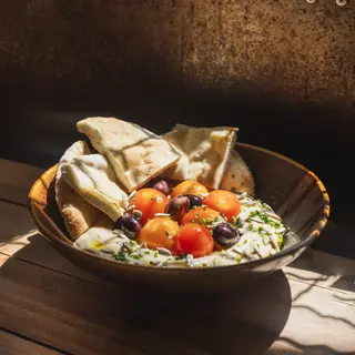Dip cremoso de coliflor a la brasa