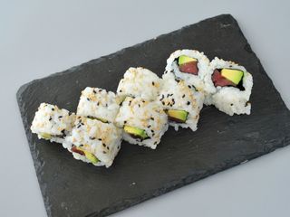 Atún Uramaki Roll (8 Pzs.)