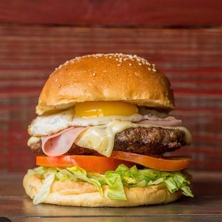 Hamburguesa con bacon y huevo (solo)