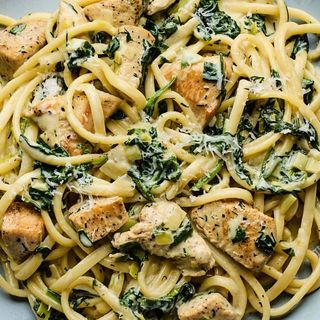 Pasta con pollo y espinacas