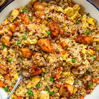 Arroz frito con pollo