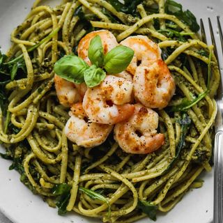 Spagetti pesto y langostinos