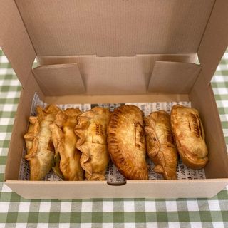 12 EMPANADAS