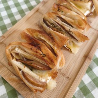 Crujiente de brie y pera