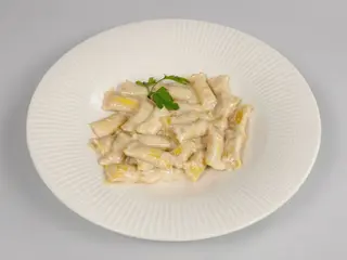 Macarrones Rellenos De Rulo De Cabra Con Beicon Y Nueces