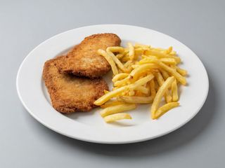 Lomo rebozado con patatas (infantil)