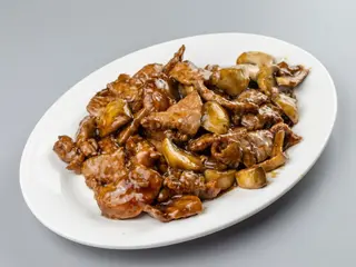 66. Ternera Con Champiñones