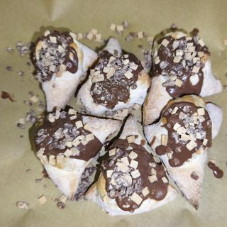 Triangulos rellenos de chocolate kitkat