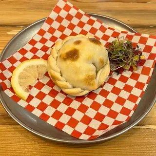 Empanada de queso y cebolla