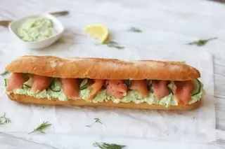 Sándwich Frío De Salmón