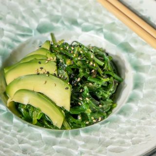 Algas Wakame Con Aguacate