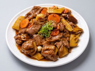 Láminas De Buey Con Setas Y Bambú