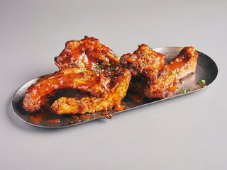 1/2 Costillas Estilo Búfalo