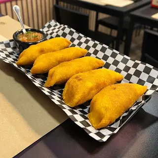 Empanadas de pollo ( 5 unidades)