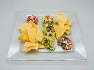 Guacamole y nachos (ración)