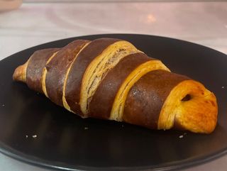 Croissant con chocolate casero