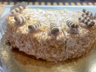 Tarta de turrón casera