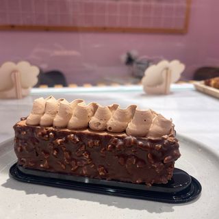 Pastel de chocolate y chocolate croustillante casero