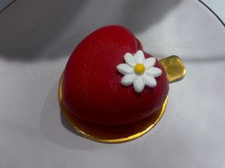 Pastel corazón vainilla frutos rojos casera