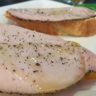 Tostada Sajonia y queso trufa 