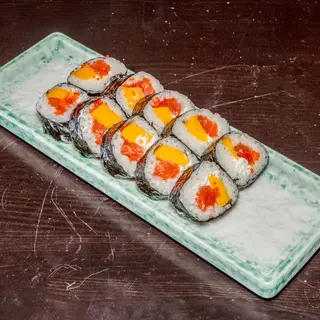 Futomaki salmon con mango queso Philadelphia