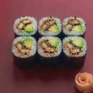 Maki anguila con aguacate