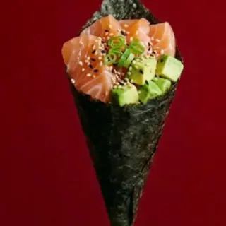 Temaki salmón con aguacate