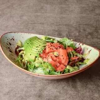 Ensalada de salmón con aguacate