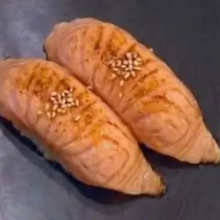 Nigiri roasted salmon