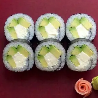 Futomaki aguacate con queso Philadelphia